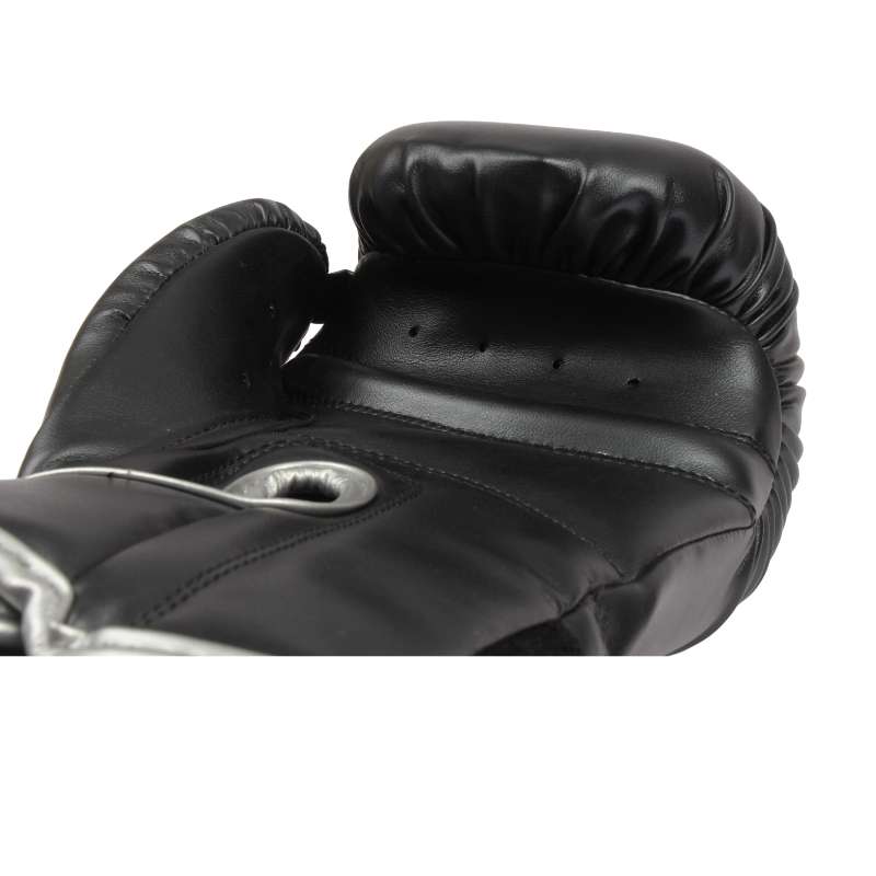 Luva de Muay Thai / Boxe 18oz Preta/Prata - MKS